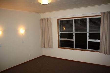 Charming 3BR Pakuranga Retreat! - Photo 5