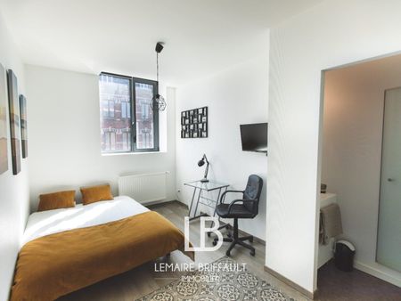 Location Appartement 6 pièces 117m² LILLE 59000 - Photo 2