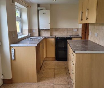 2 bedroom terraced house to rent - Photo 4