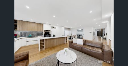 Spacious Two-Storey Living in a Prime Niddrie Location - Photo 3