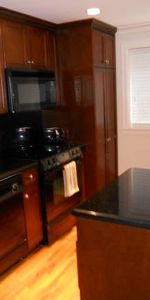 Classic Shaughnessy Studio Apartment *** NO PETS *** - Photo 3