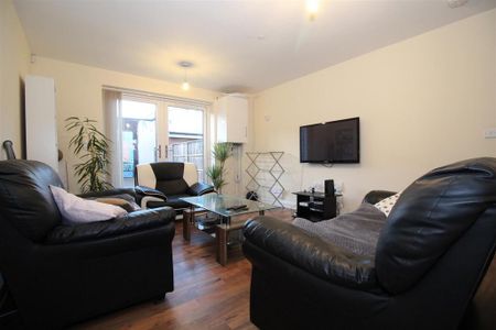 4 bedroom terraced house to rent - Photo 2