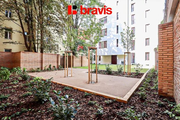 Pronájem bytu 2+kk, Brno - Zábrdovice, ul. Francouzská, výtah, po kompletní rekonstrukci - Fotografie 1