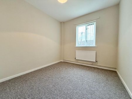 72 Lawnmount Crescent, Lisburn, BT27 4TU - Photo 3