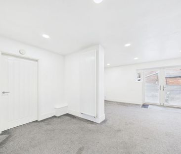 3 bedroom semi-detached bungalow to rent - Photo 4