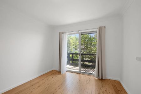 Family Home Minutes to Terrigal and North Avoca Beaches Garden Maintenance included in Lease ! - Photo 2