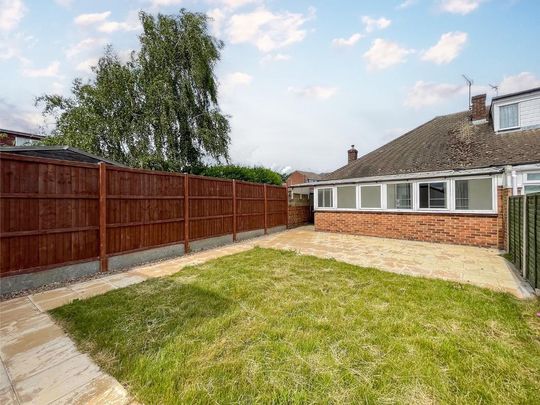 2 bedroom bungalow to rent - Photo 1