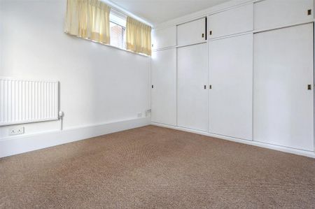 3 bedroom flat to rent - Photo 3