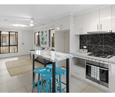 Contemporary Townhouse with Large Courtyard - Photo 6