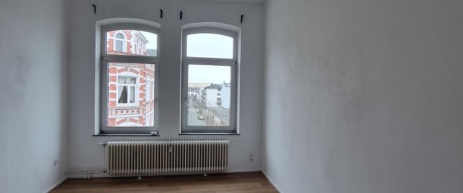 Attraktive 4-Zimmer-Wohnung mit Balkon –Bezugsfrei ab September! Ideal für Wohnungsgemeinschaften! - Foto 1