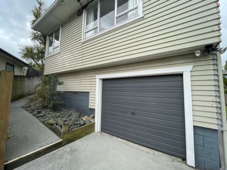 Three Bedroom Home - Water and Lawns Included! - Photo 3