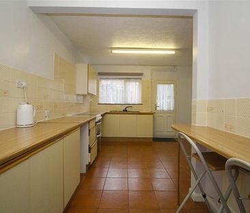 3 bedroom terraced house to rent - Photo 2