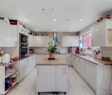 Halsbury Road West, Northolt, UB5 - Photo 2