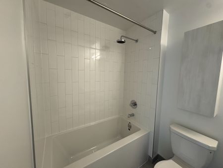 For Lease - 2485 Eglinton Avenue Unit# 321, Mississauga, Ontario - Photo 3