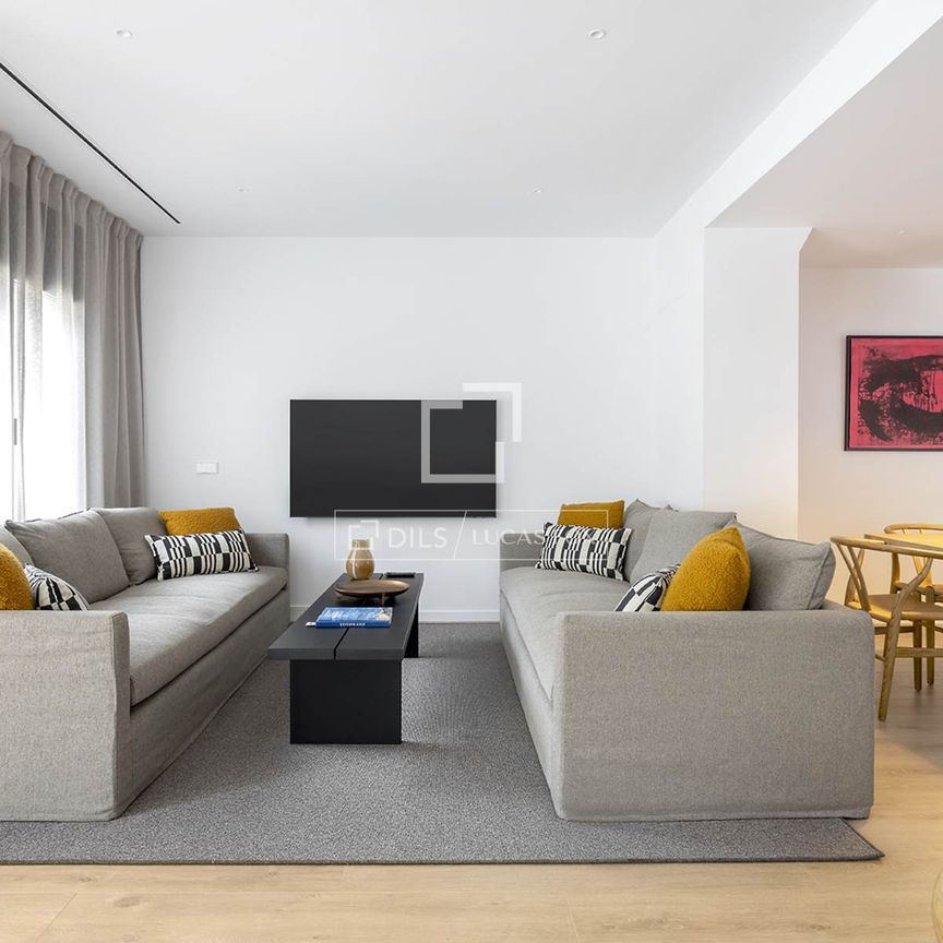 Excellent 3 Bedroom apartment with 49m² terrace for rent in Gràcia, Barcelona - Photo 1