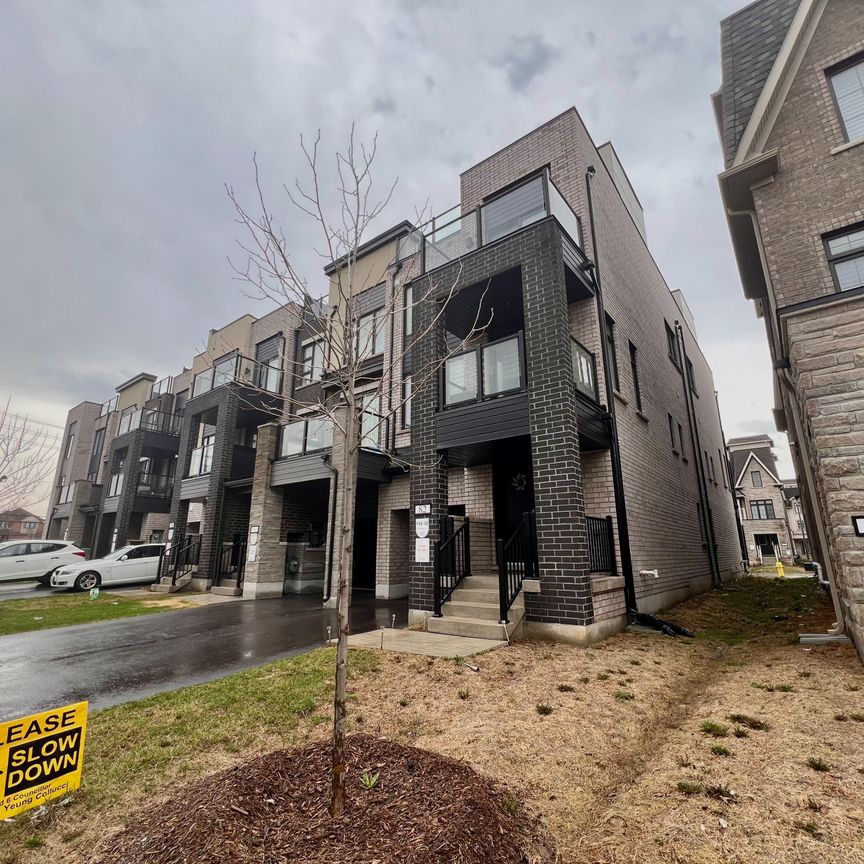 For Lease - 82 William Shearn Crescent, Markham, Ontario - Photo 1