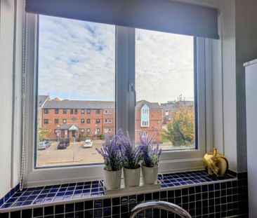 2 bedroom flat to rent - Photo 2