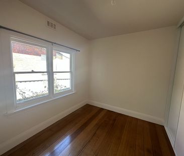 Feel at home, Living Here! - Photo 2