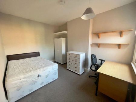 4 bedroom terraced house to rent - Photo 5