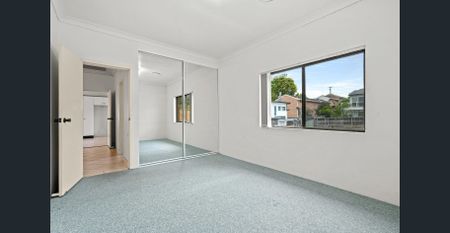 Spacious Home - Photo 3