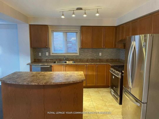 For Lease - 122 Russel Drive, Bradford West Gwillimbury, Ontario - Photo 1