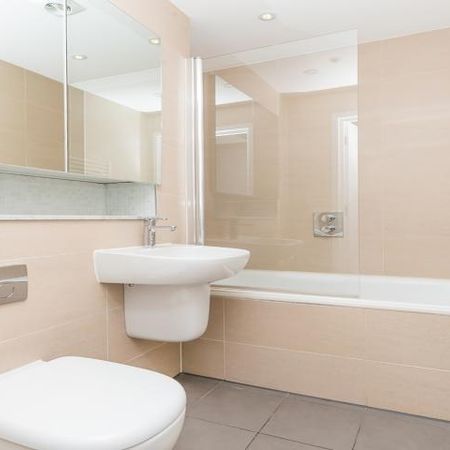 Superb modern 4 bed 2 bath in a large period conversion in Camden. - Photo 4