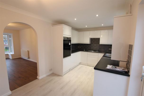 3 bedroom Semi-Detached House to let - Photo 1