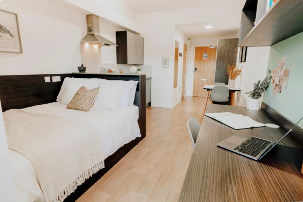 Silver Studio Riverside (Top Floor) - Photo 1