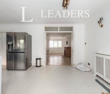 3 bedroom house to rent Shelvers Spur, KT20 - Photo 2