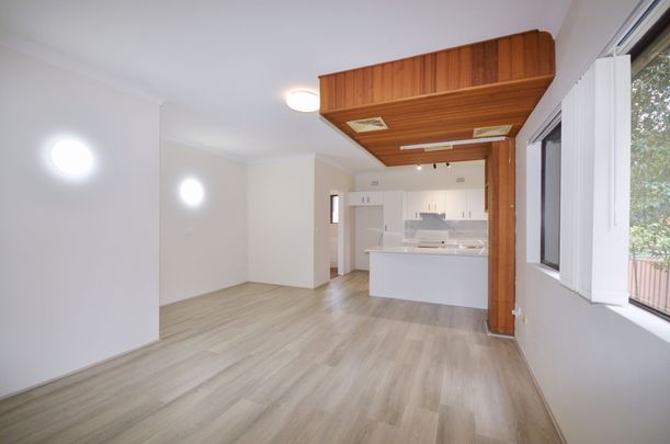 Renovated 2 Bedroom Townhouse!! - Photo 1