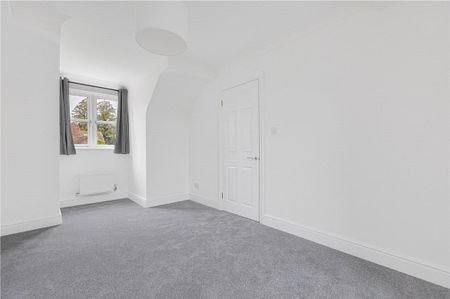 Modernised and particularly well presented 3 bedroom detached house with garage, driveway parking and good size garden. - Photo 3