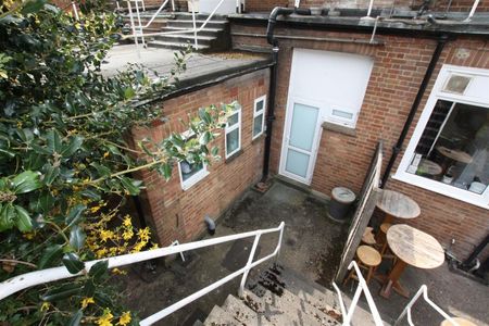 Commercial to Rent in High Street, Rushden, Northants, NN10 - Photo 5