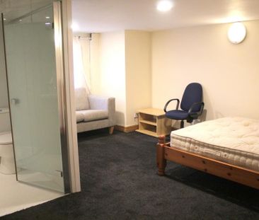 1 bedroom in a house share to rent - Photo 3