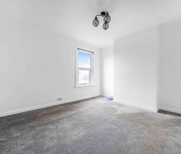 2 bedroom end of terrace house to rent - Photo 4