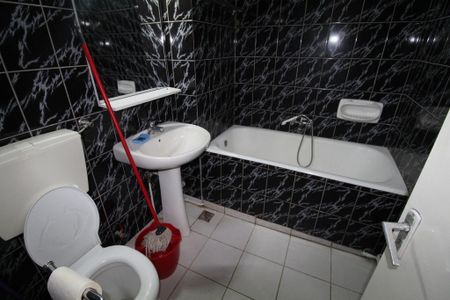INCHIRIEZ apartament 2 camere semidecomandat,zona Centrala - Photo 4
