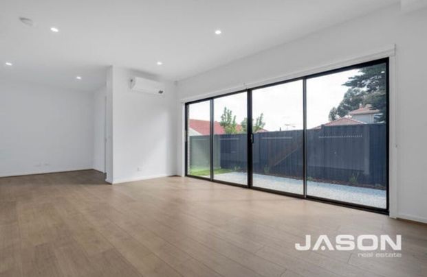 Tullamarine - Photo 1