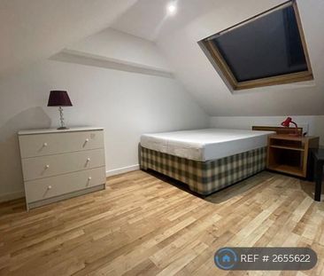 4 bedroom flat to rent - Photo 2