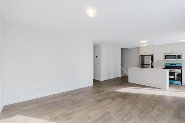 For Lease - 911 Creekway Private, Kanata, Ontario - Photo 1