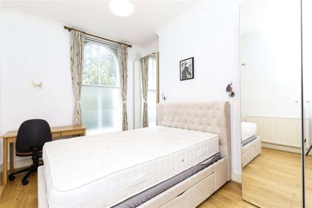 Stylish two bedroom, raised ground floor flat with a shared garden in a Prime Islington Location. - Photo 5