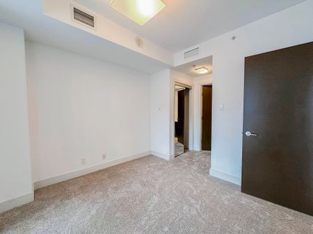 Contemporary Apartment With Parking & Storage Included - Photo 4