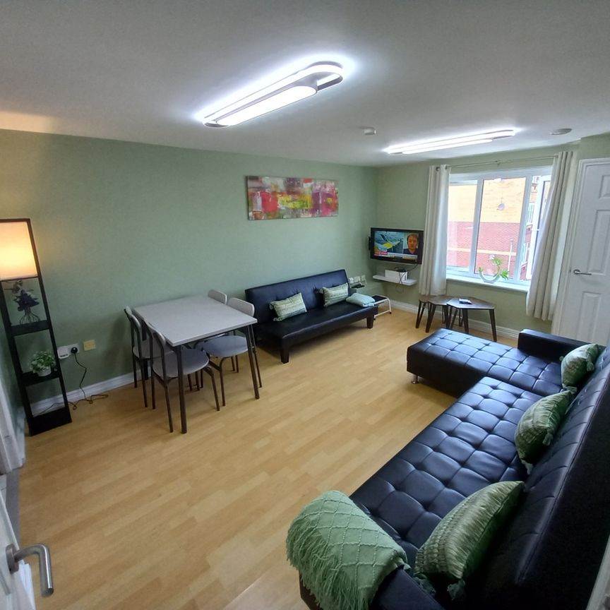 2 Bed Flat, Eccles New Road, M5 - Photo 1