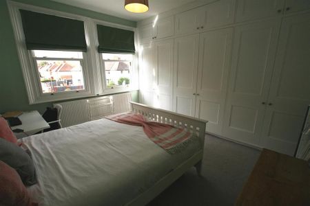 4 bedroom semi-detached house to rent - Photo 5