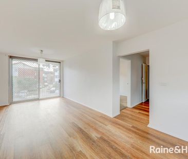 Modern and Stylish Two Bedroom - Photo 3