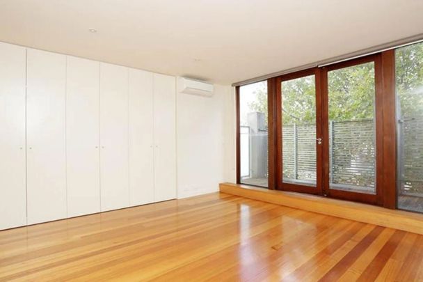 68 Foam Street, Elwood. - Photo 1