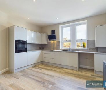 3 bedroom flat to rent - Photo 3