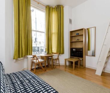 Flat 01 Fairholme Road, West Kensington W14 9JZ - Photo 2