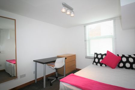 7 Bed Terraced House, Moseley Road, M14 - Photo 4