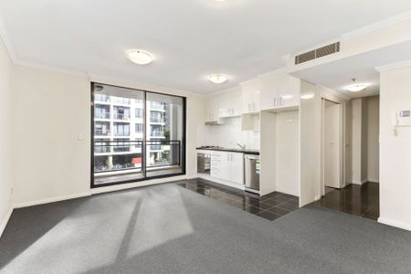 One Bedroom Plus Study - Photo 4