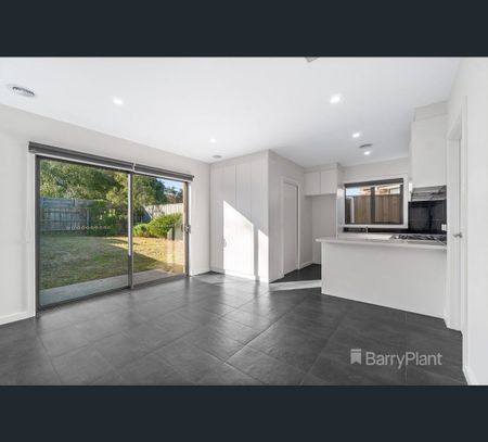 3/12 Whiteside Street, Springvale, Vic 3171 - Photo 2