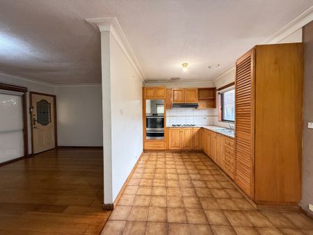 Delightful 3 Bedroom Home - Photo 4